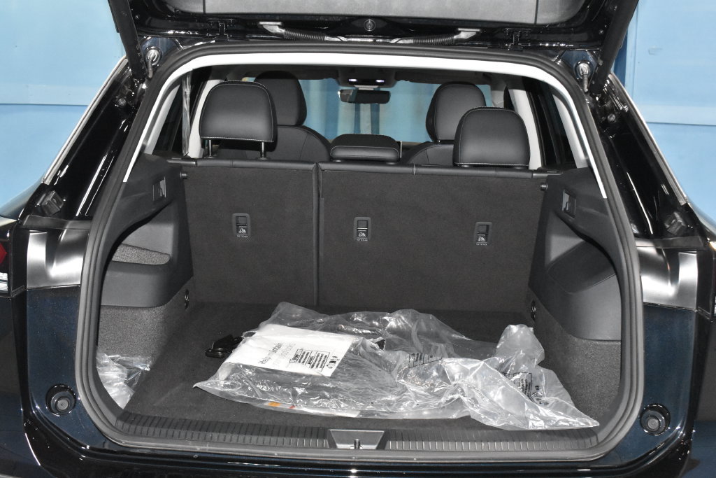 Certified 2026 Volkswagen Tiguan SE w/ Panoramic Sunroof Package AWD/4WD image 24