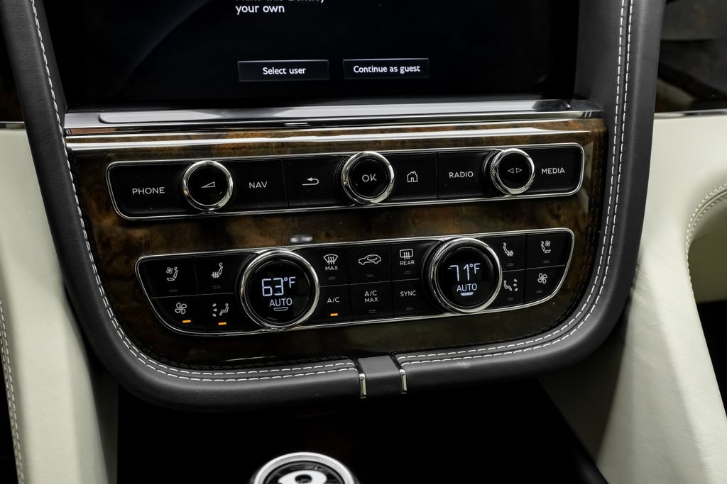 Used 2024 Bentley Bentayga AWD/4WD image 34