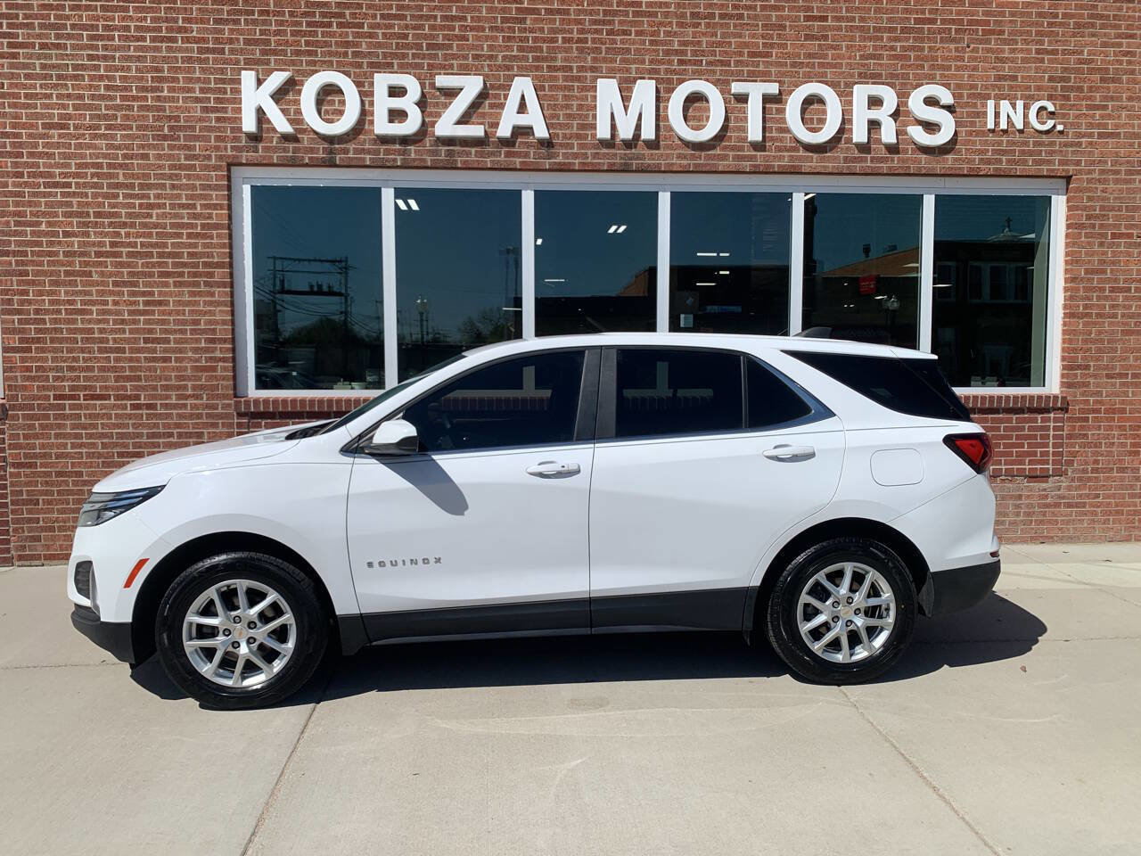 Used 2024 Chevrolet Equinox LT w/ LPO, Floor Liner Package AWD/4WD image 3