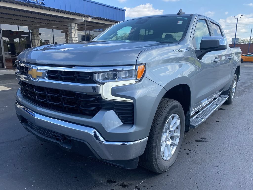 Used 2023 Chevrolet Silverado 1500 LT AWD/4WD image 9