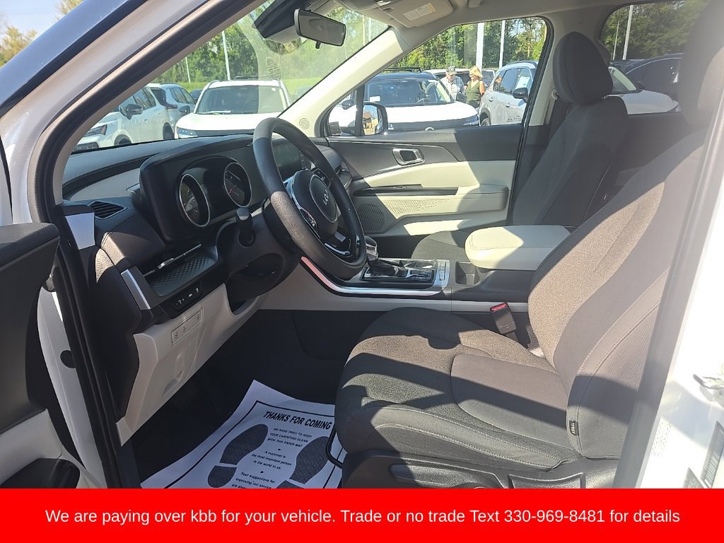 Used 2024 Kia Carnival LX FWD image 10