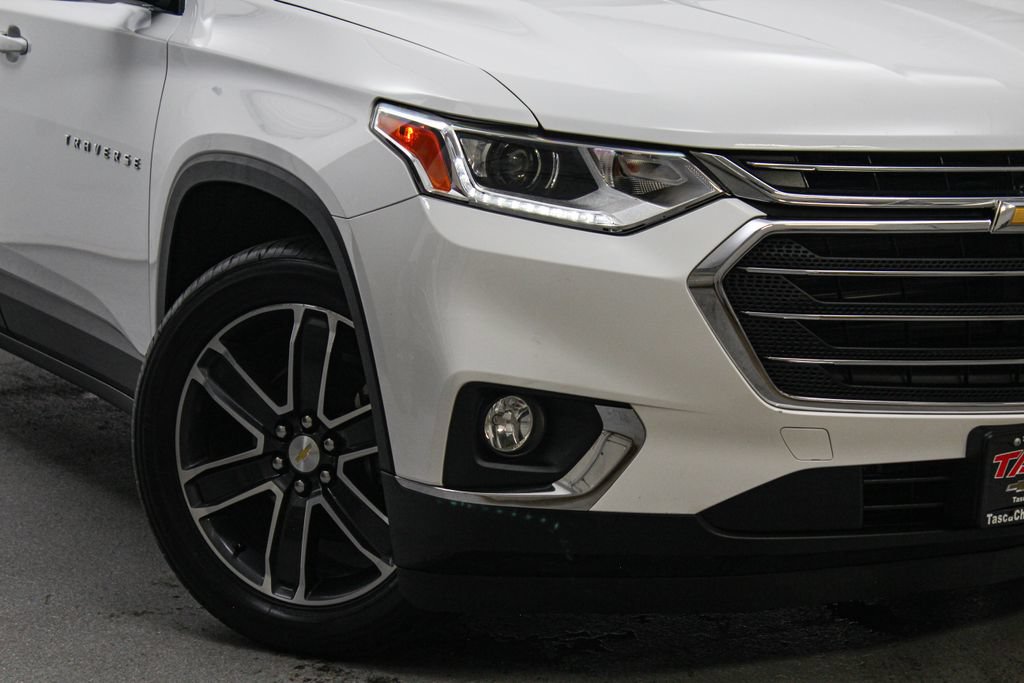 Used 2019 Chevrolet Traverse LT w/ LT Premium Package AWD/4WD image 3