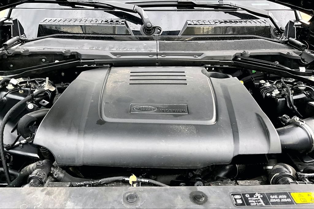 Used 2025 Land Rover Defender 110 S AWD/4WD image 9