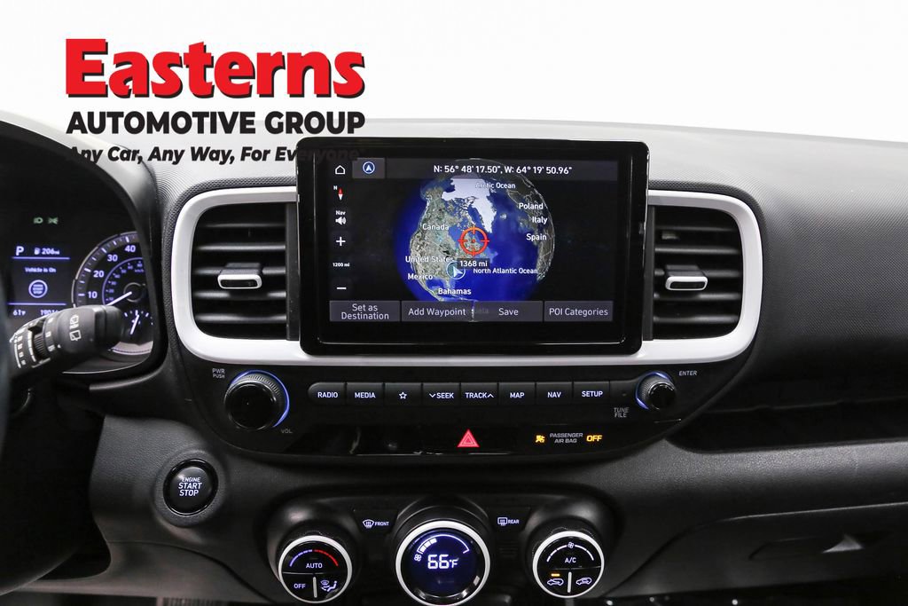 Used 2022 Hyundai Venue Limited image 12