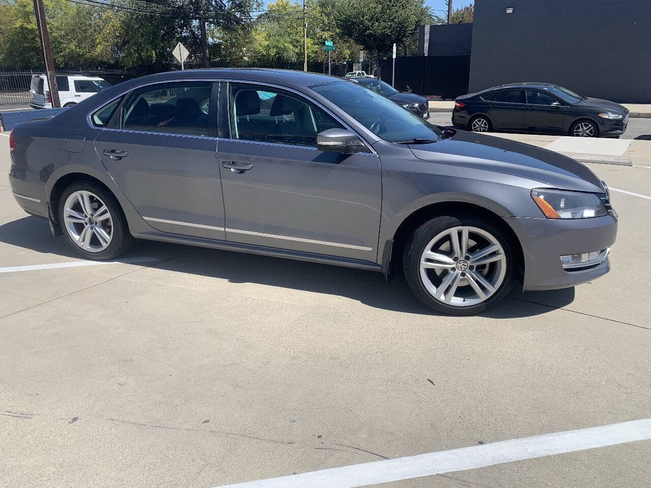 Used 2014 Volkswagen Passat TDI SEL Premium FWD image 7