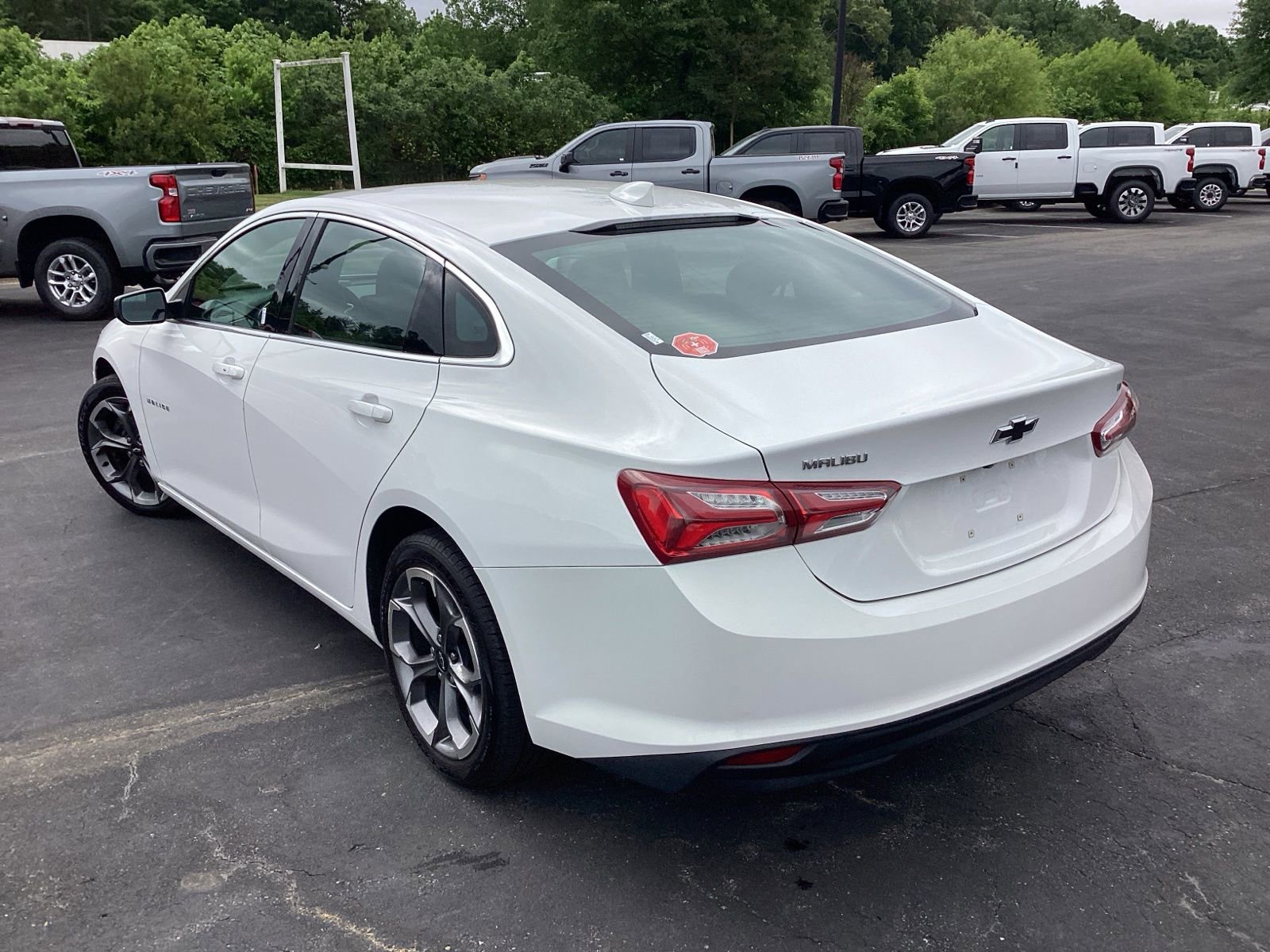 Used 2021 Chevrolet Malibu LT FWD image 2