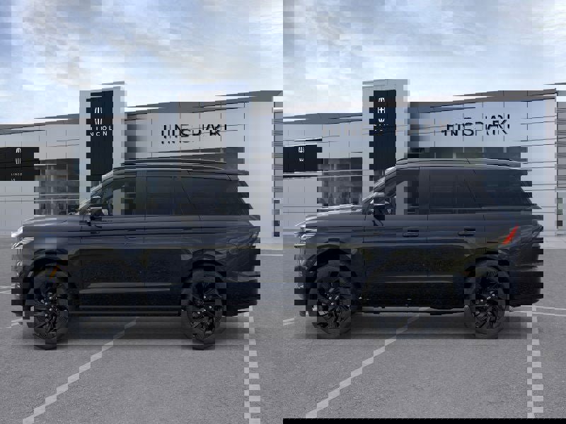 New 2026 Lincoln Navigator Reserve w/ Jet Appearance Package image 3