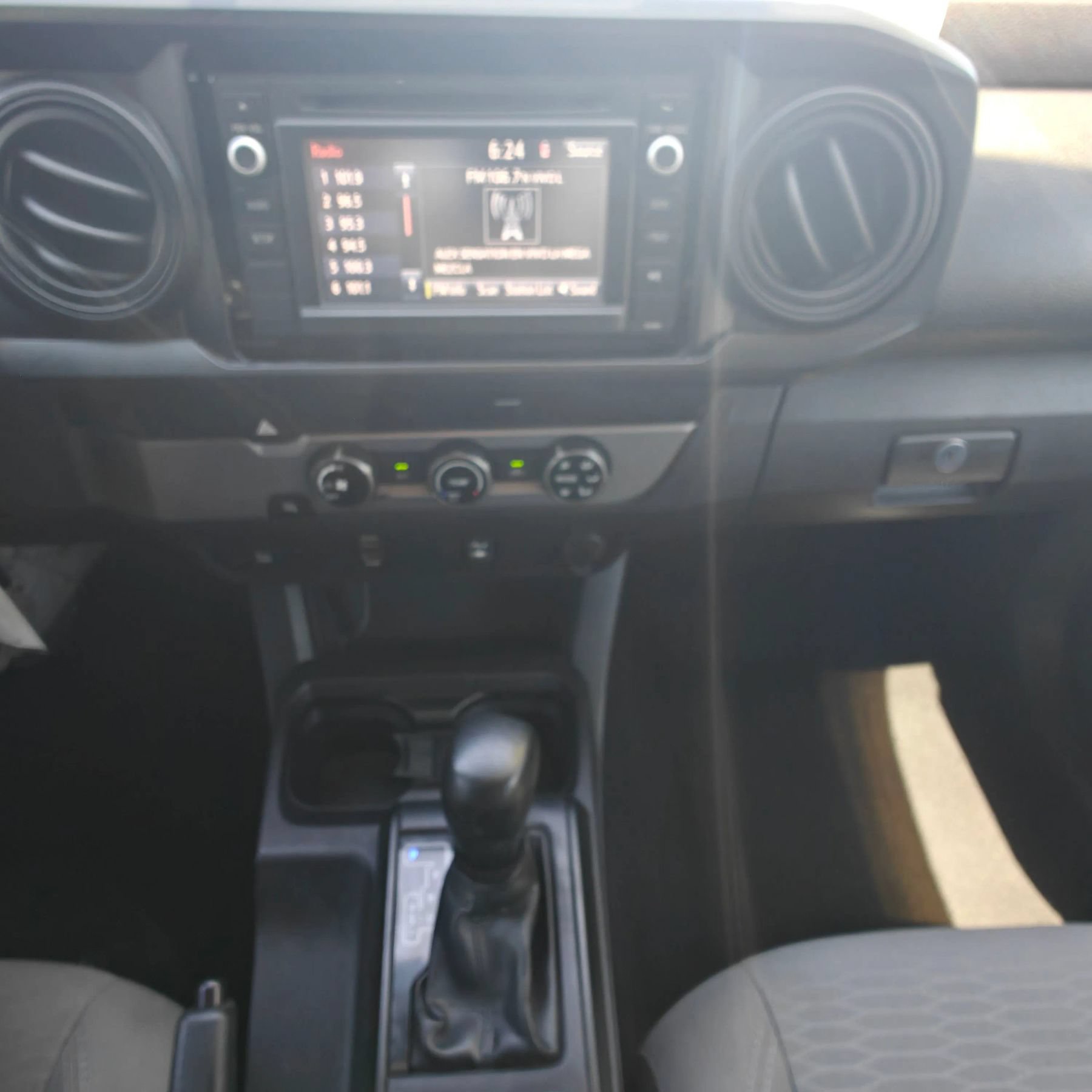 Used 2017 Toyota Tacoma SR RWD image 15
