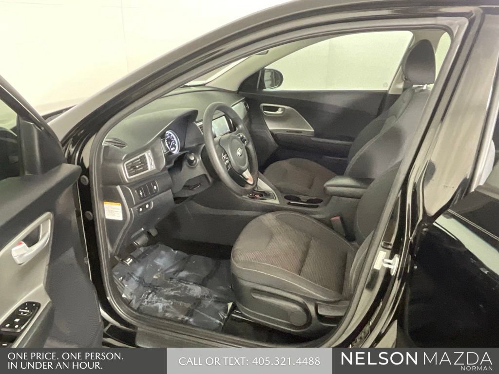 Used 2017 Kia Niro FE FWD image 12