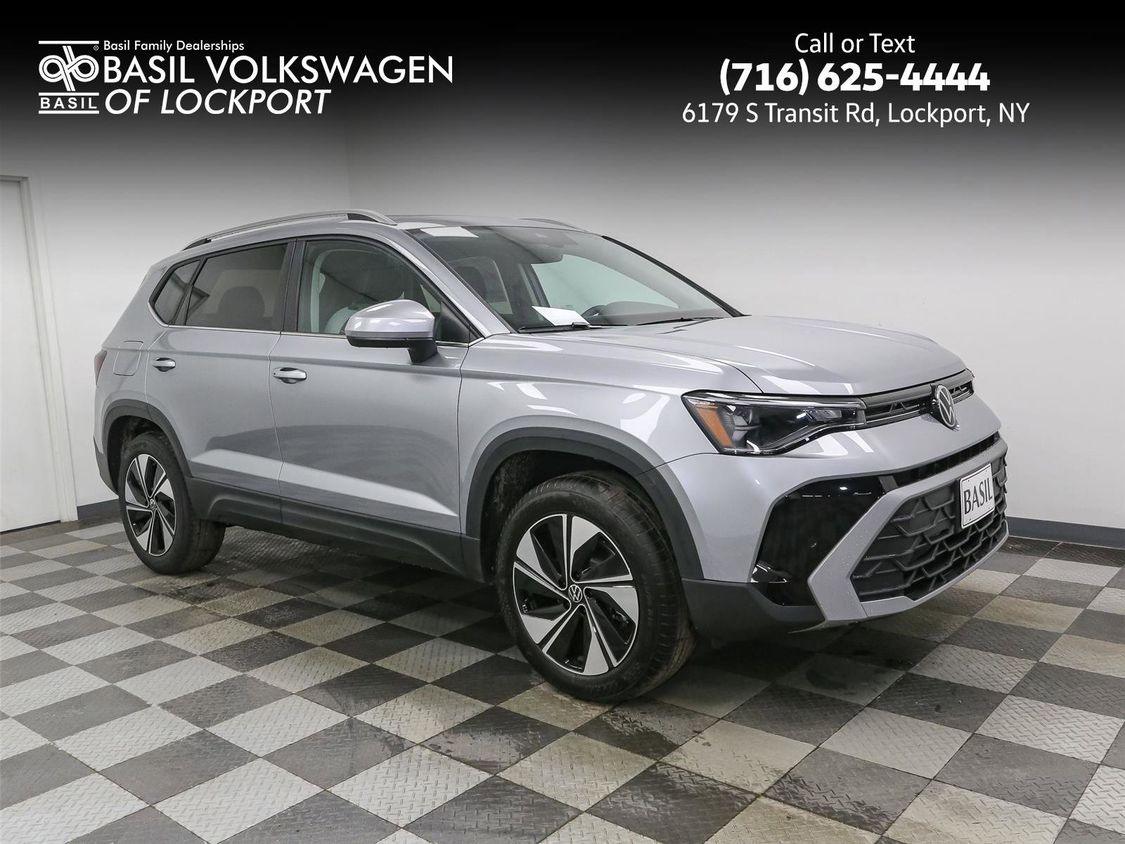 New 2025 Volkswagen Taos SE image 1