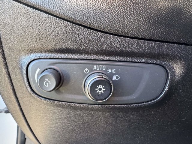 Used 2018 Chevrolet Equinox LT FWD image 25