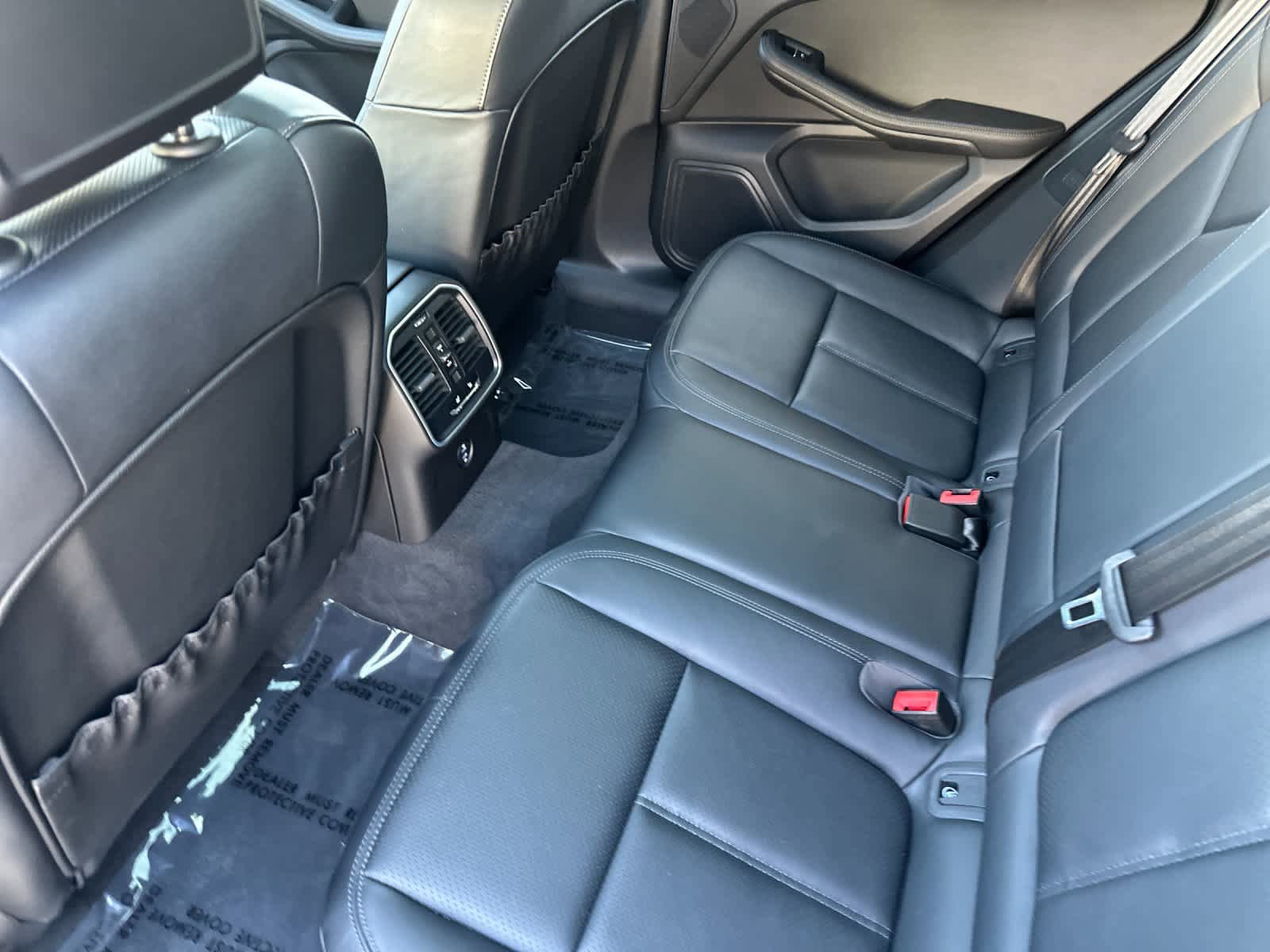 Certified 2025 Porsche Macan AWD/4WD image 13