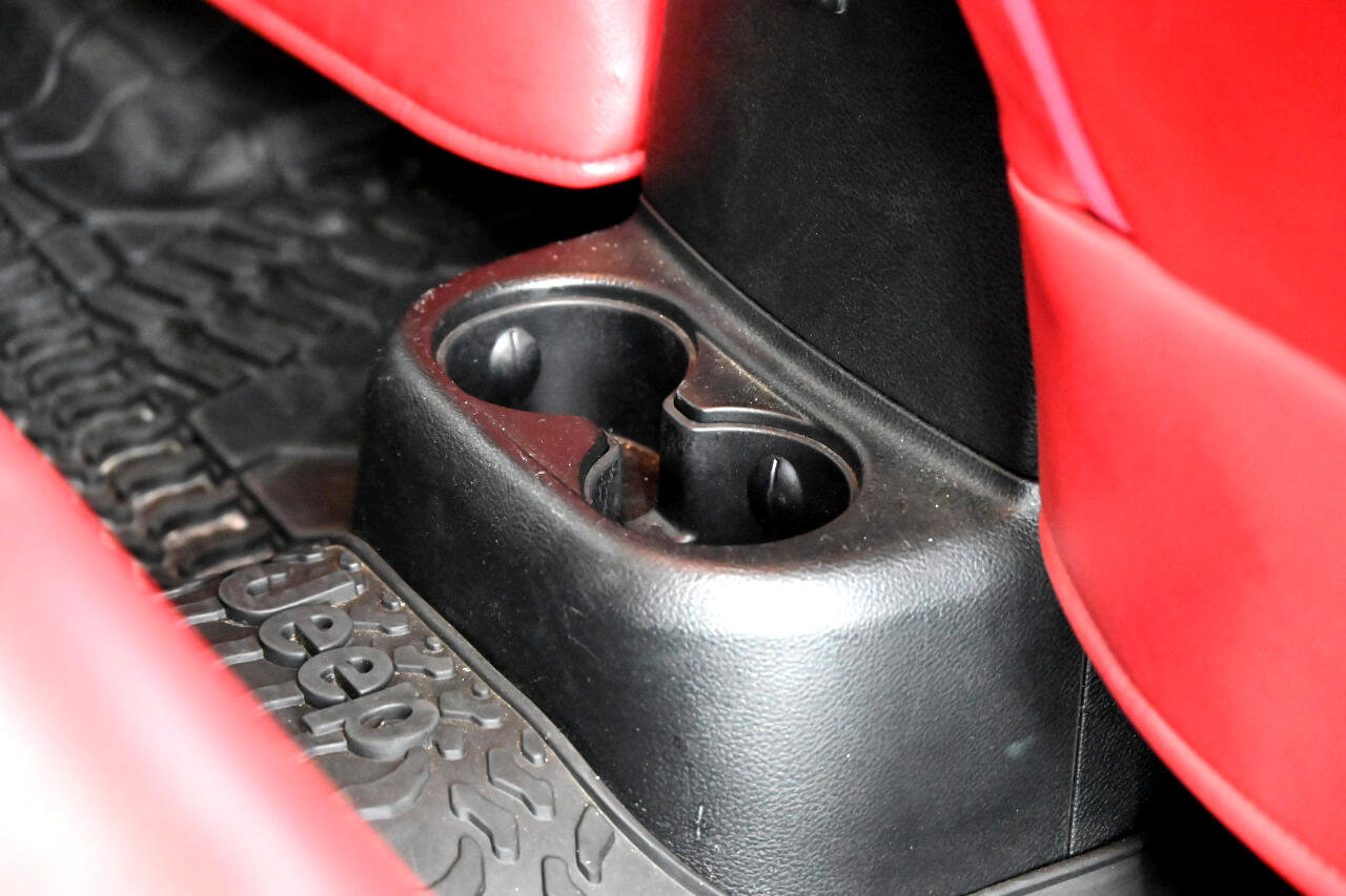 Used 2018 Jeep Wrangler Unlimited Rubicon w/ Cold Weather Group image 39