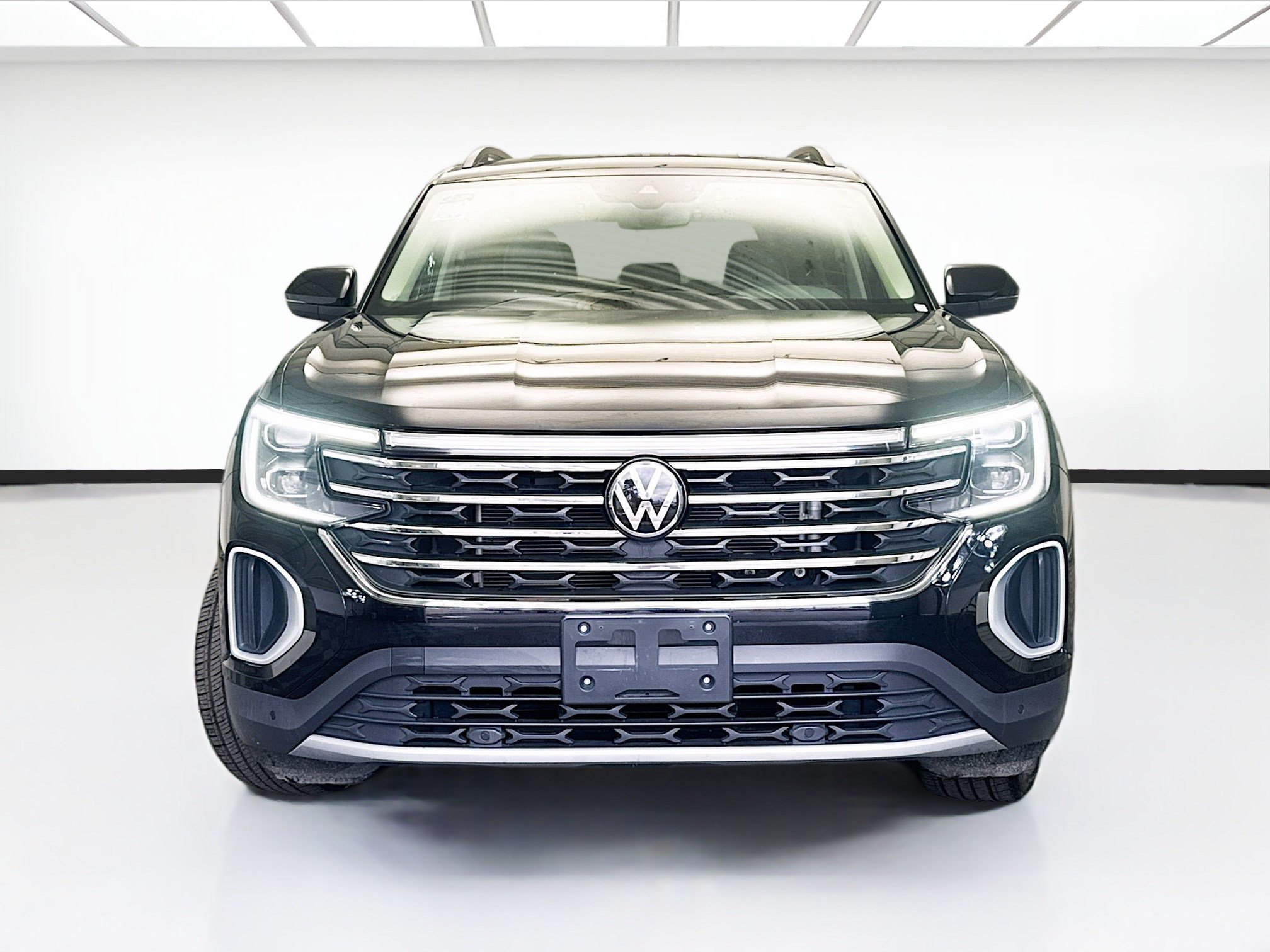 Used 2024 Volkswagen Atlas SE FWD image 2