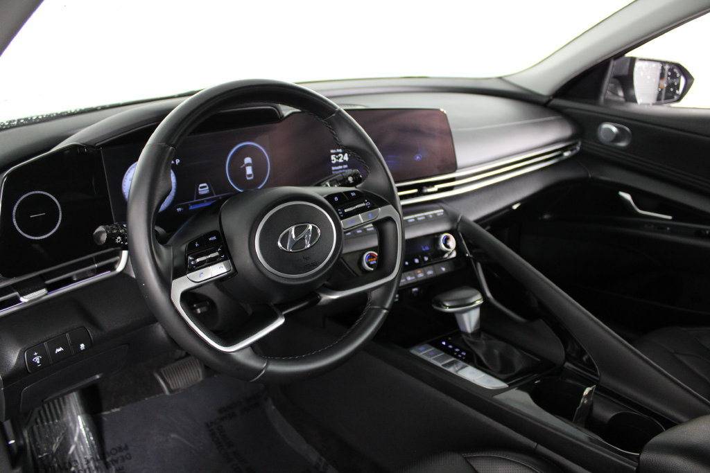 Used 2023 Hyundai Elantra Limited FWD image 18
