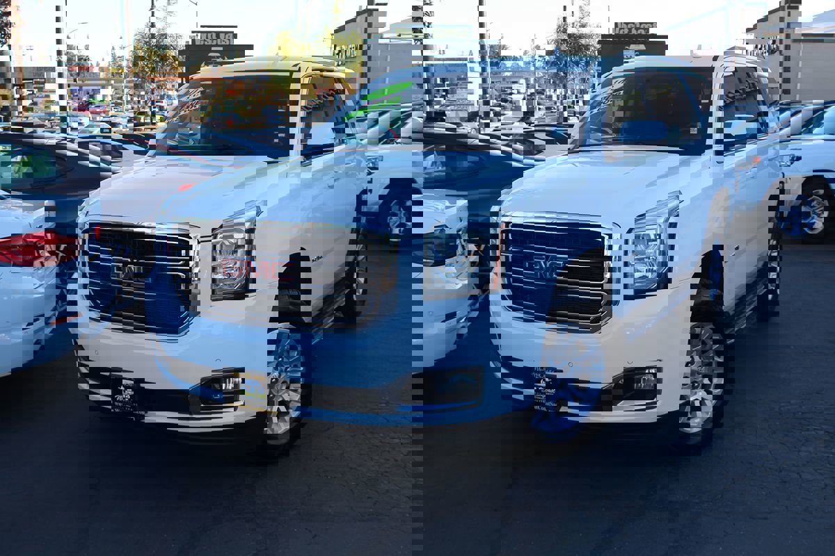 Used 2016 GMC Yukon SLE image 40