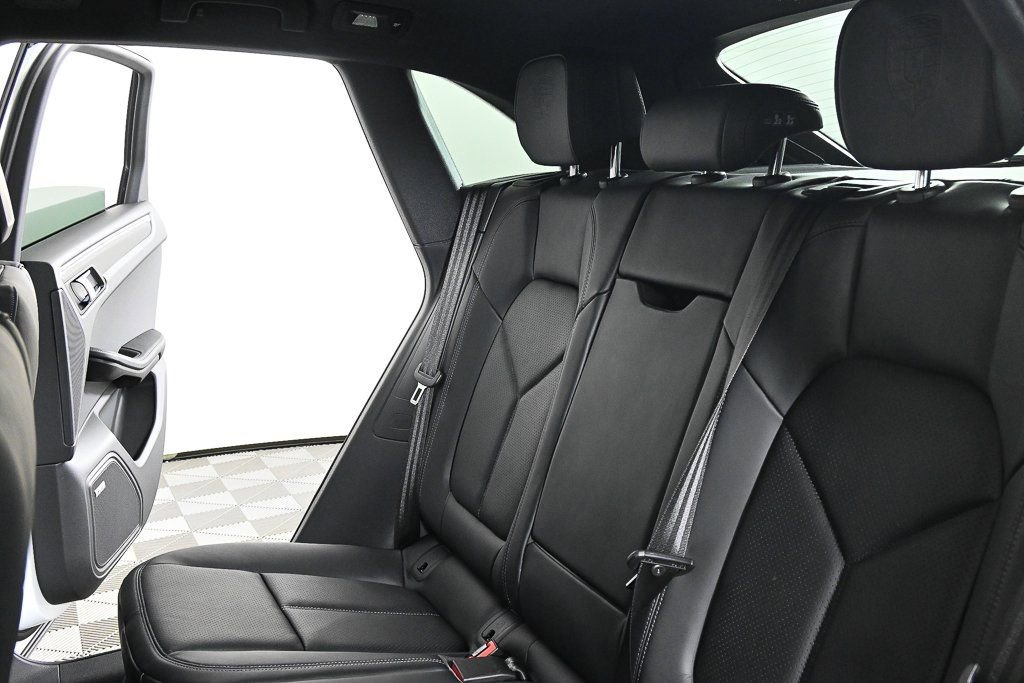 New 2026 Porsche Macan AWD image 27
