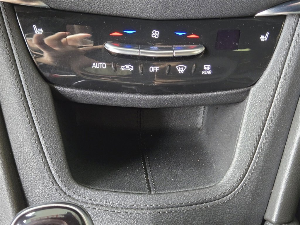 Used 2021 Cadillac XT6 Luxury image 30