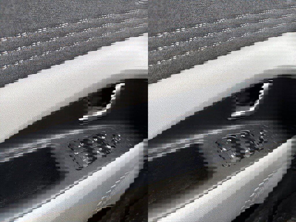 Certified 2022 Hyundai Elantra Limited image 29