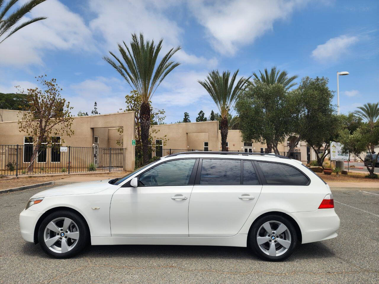 Used 2006 BMW 530xi Wagon AWD/4WD image 8