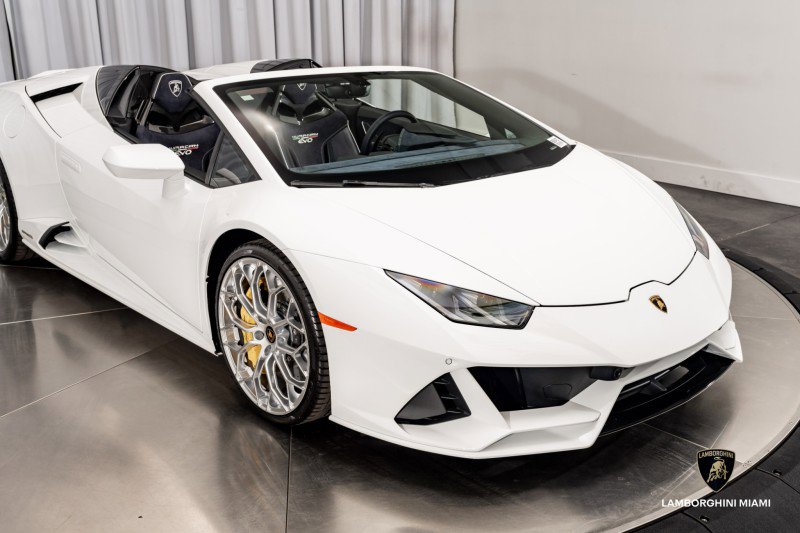 Used 2024 Lamborghini Huracan EVO image 2