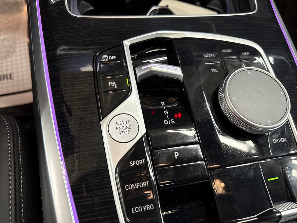 Certified 2025 BMW X7 xDrive40i w/ M Sport Package image 32