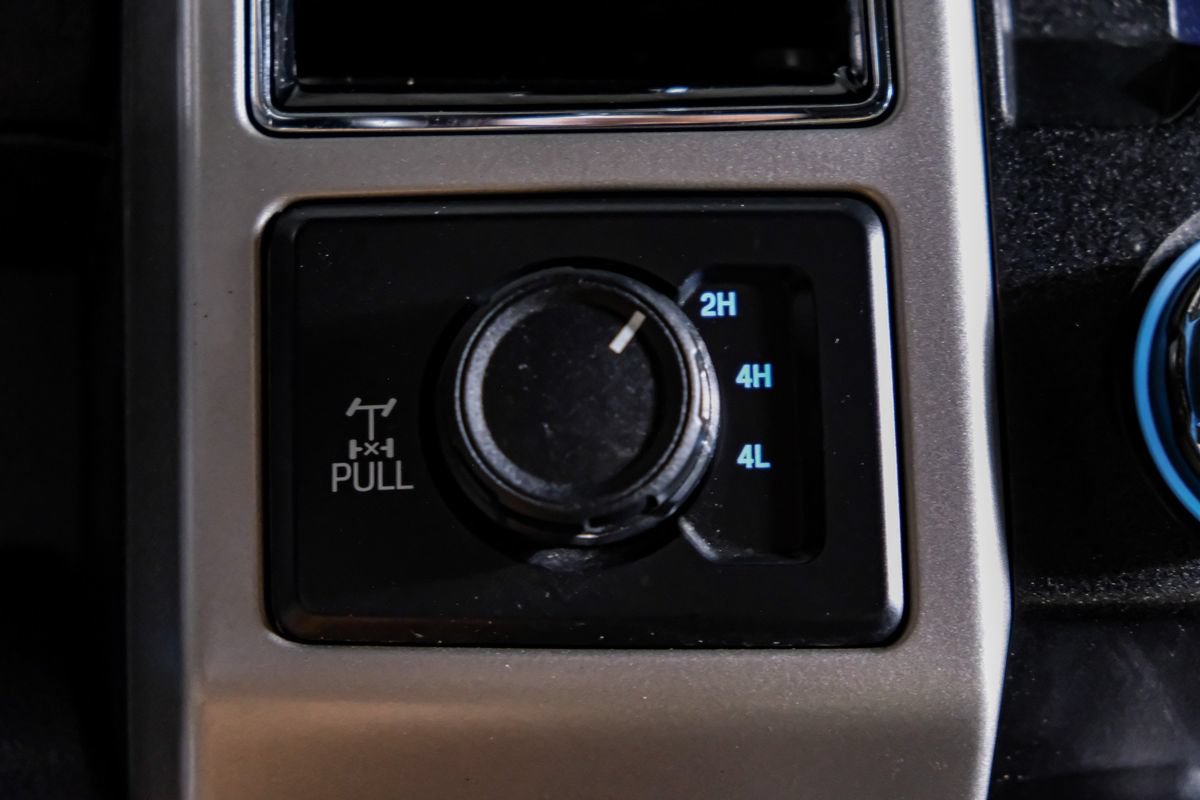Used 2019 Ford F250 Lariat w/ Lariat Ultimate Package AWD/4WD image 25
