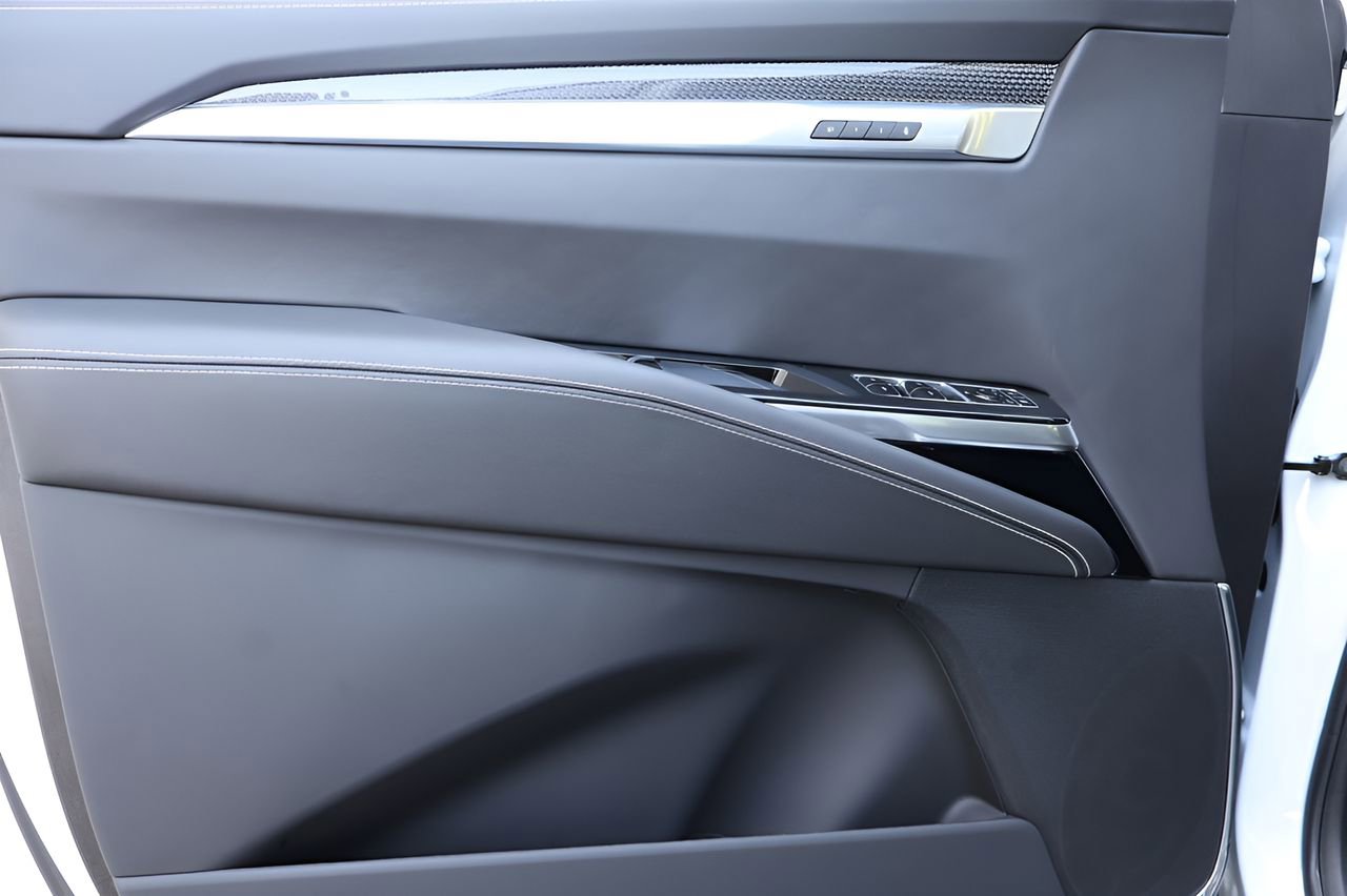 Certified 2026 Cadillac Escalade V w/ LPO, ONYX Package image 11