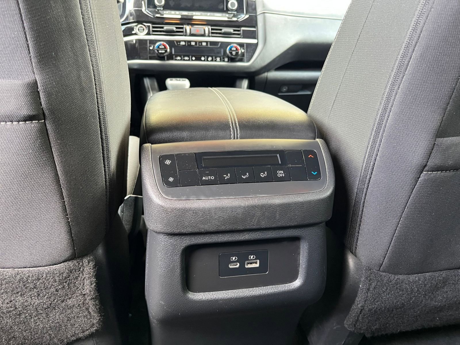 Used 2024 Nissan Pathfinder SV FWD image 23