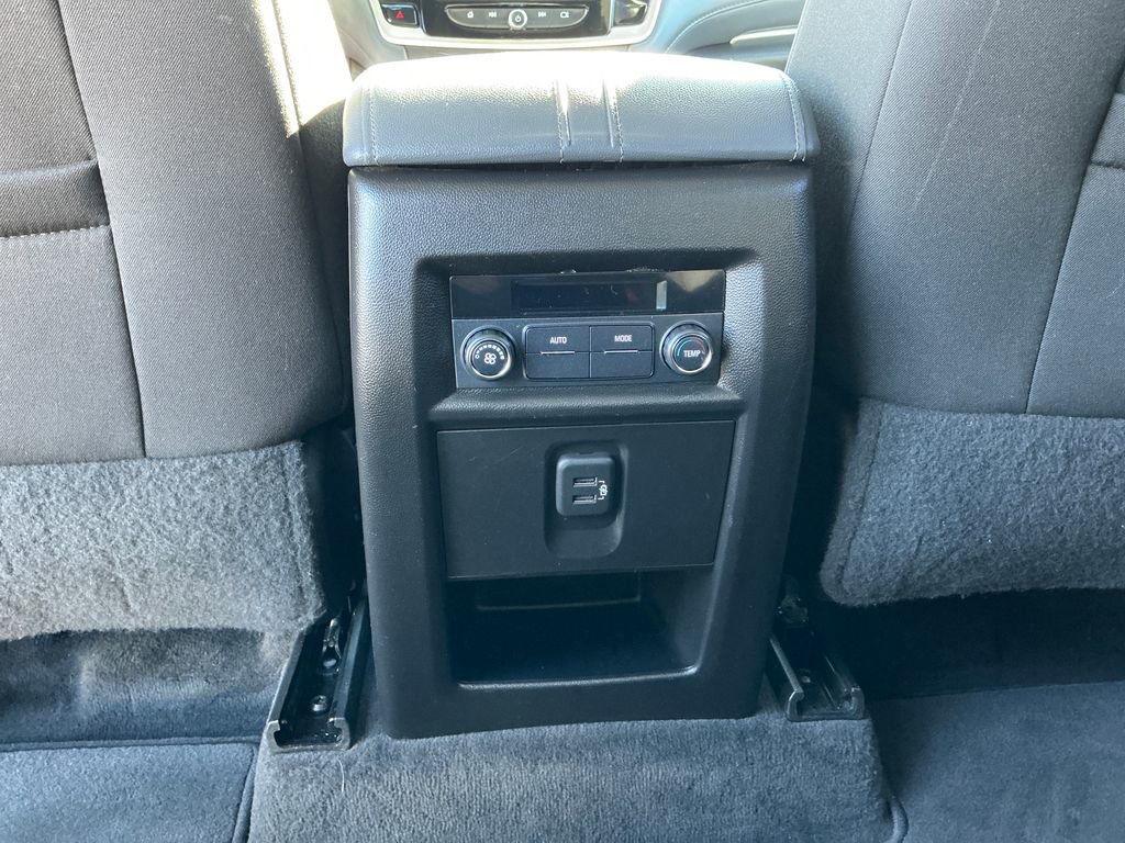 Used 2020 Chevrolet Traverse LT image 31