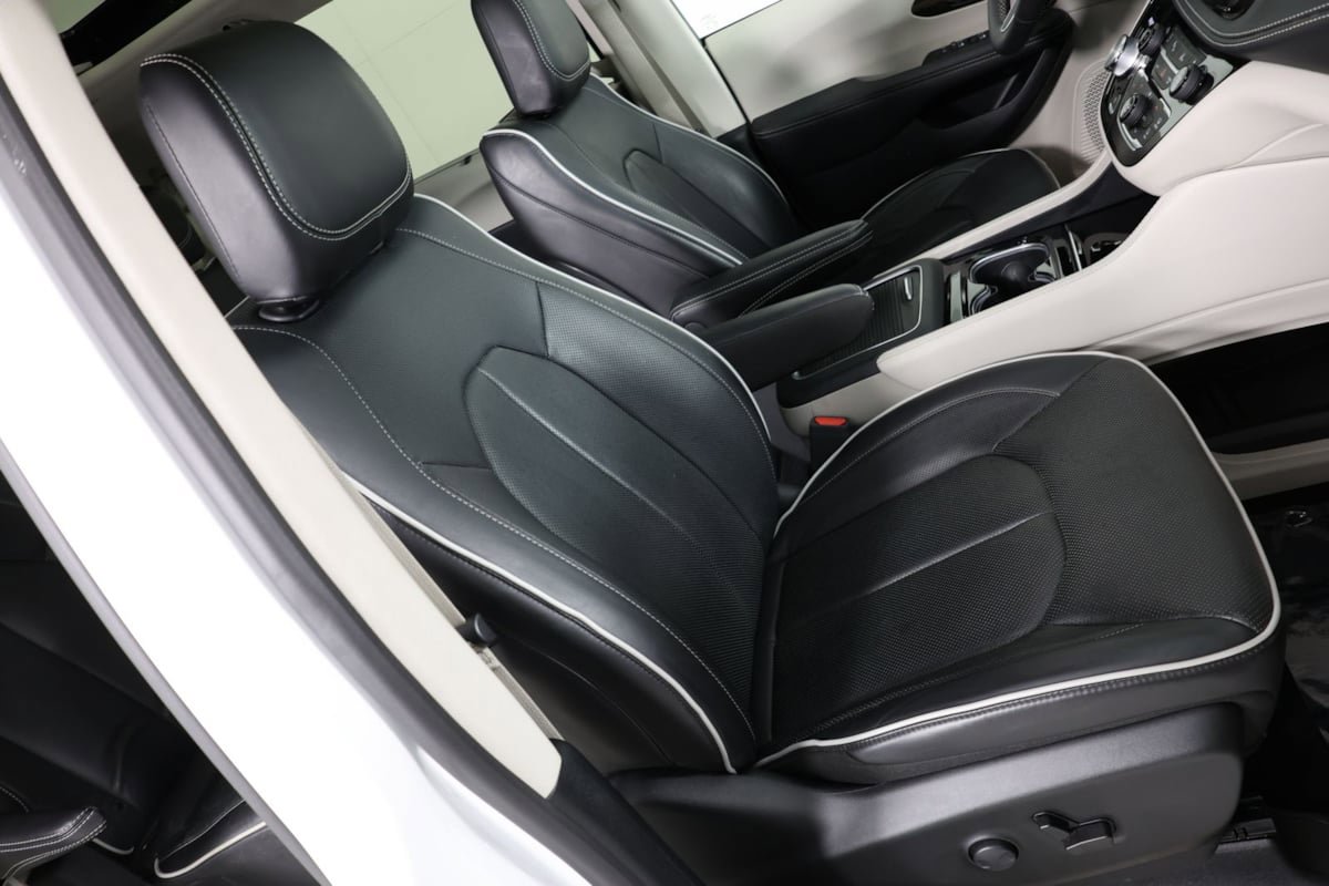 Used 2024 Chrysler Pacifica Limited FWD image 40