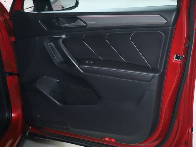 Used 2024 Volkswagen Tiguan SE R-Line image 35