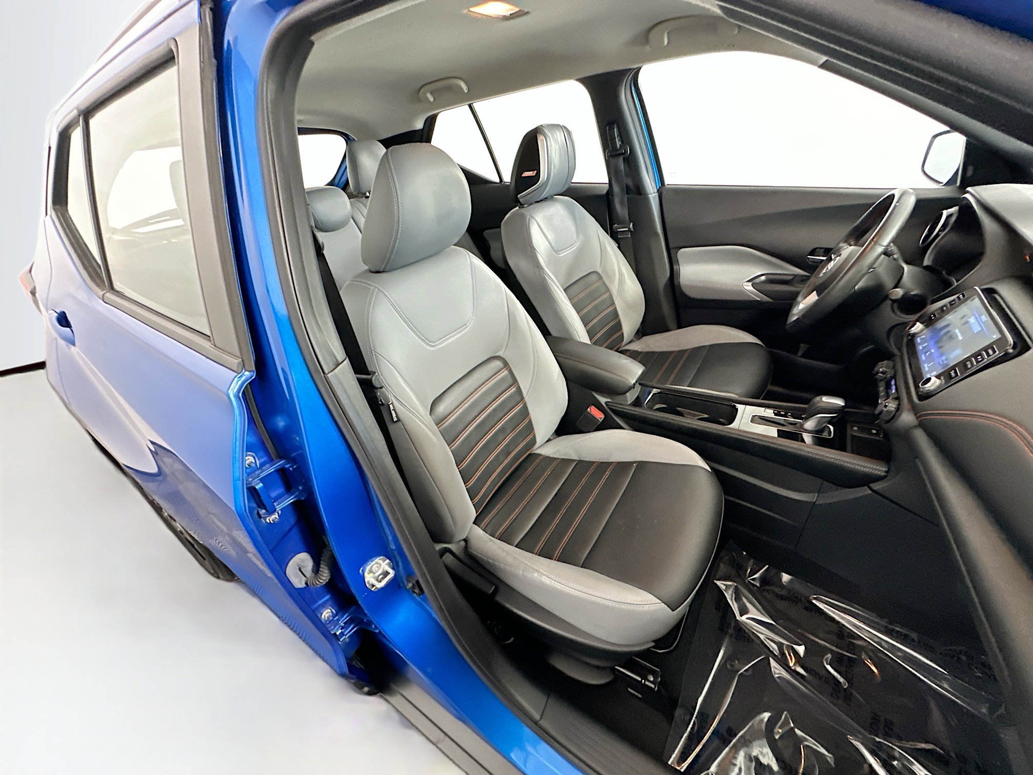 Used 2023 Nissan Kicks SR w/ SR Premium Package FWD image 28