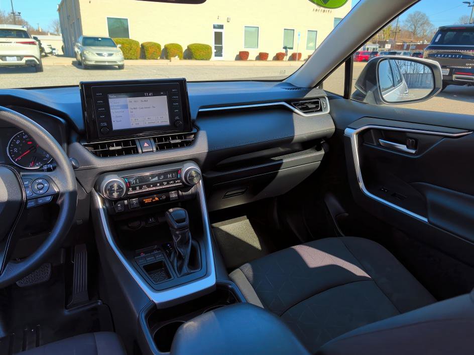 Used 2019 Toyota RAV4 XLE w/ Convenience Package image 10