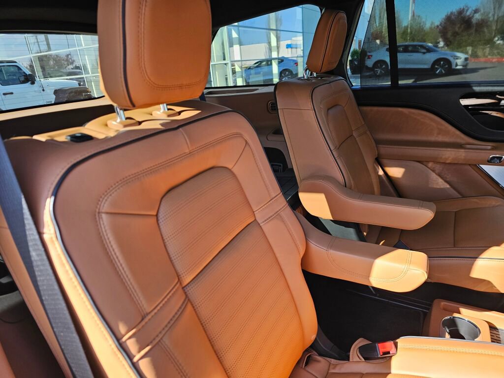 Used 2023 Lincoln Aviator Black Label Grand Touring w/ Class IV Trailer Tow Package image 17