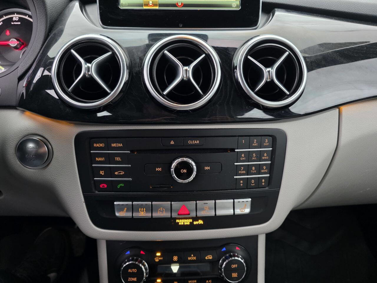 Used 2017 Mercedes-Benz B 250e B 250e 4dr Hatchback image 12