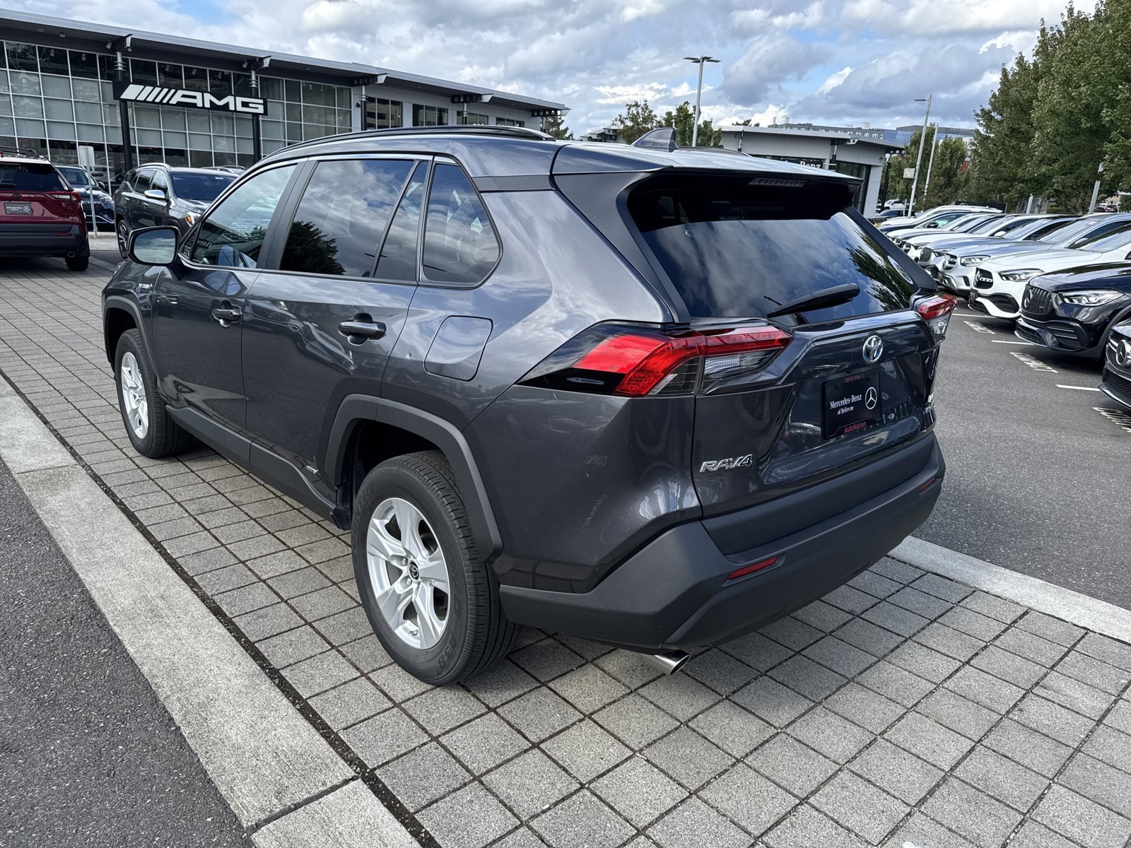 Used 2021 Toyota RAV4 LE AWD/4WD image 7