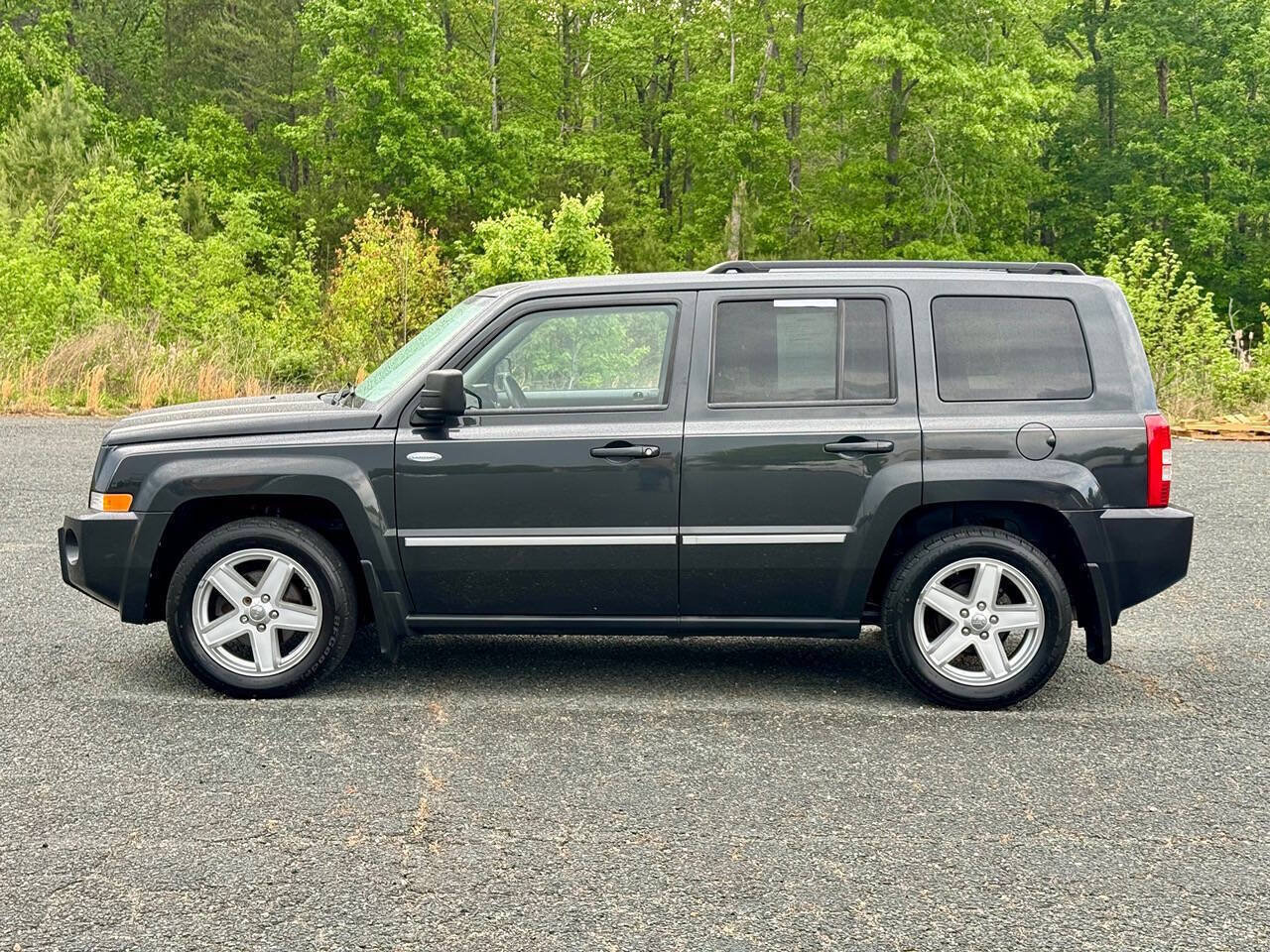 Used 2010 Jeep Patriot Latitude AWD/4WD image 8