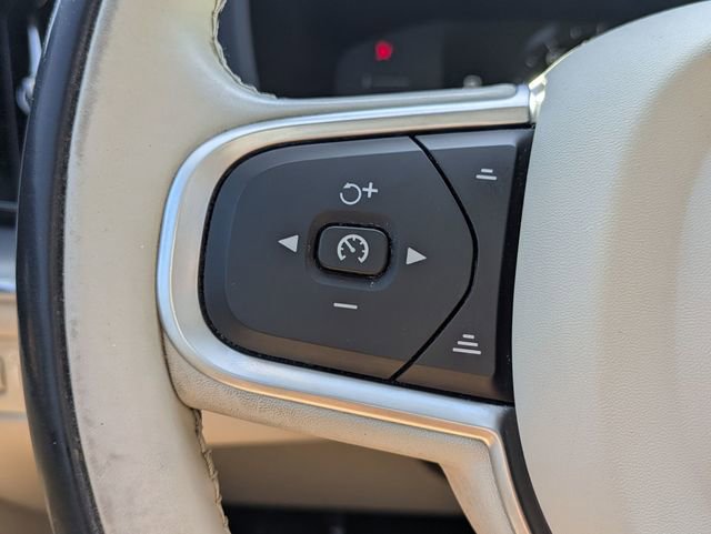 Used 2018 Volvo XC60 T5 Momentum w/ Convenience Package image 17