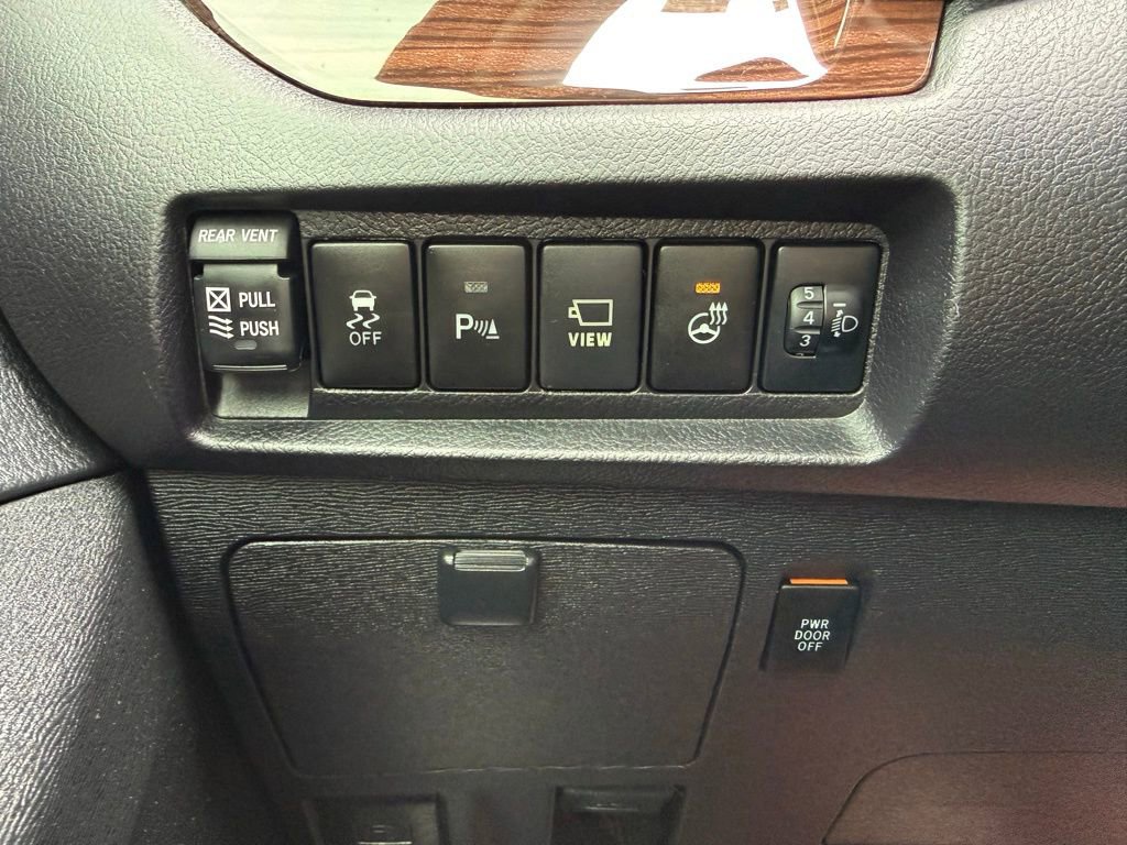 Used 2020 Toyota Sienna Limited Premium image 29