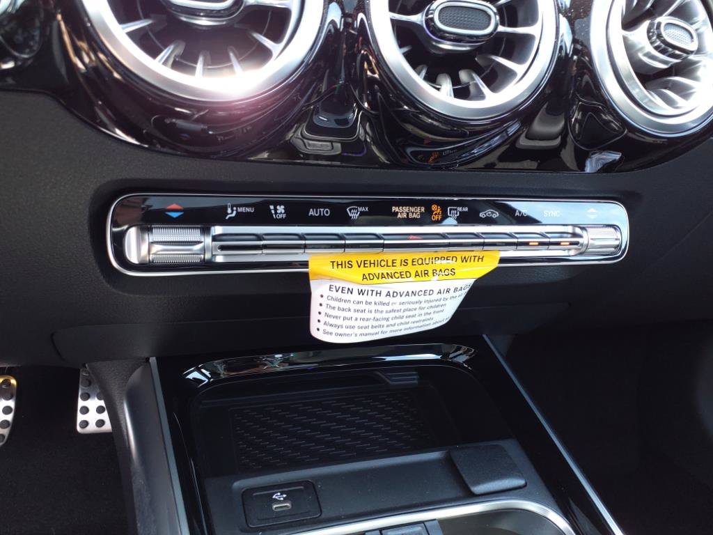 Used 2025 Mercedes-Benz GLA 35 AMG 4MATIC image 18