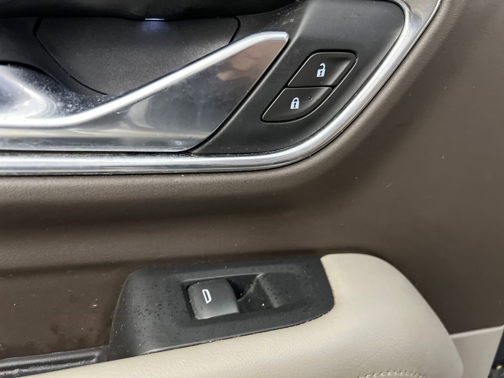 Used 2021 Chevrolet Suburban Z71 w/ Z71 Off-Road Package image 17