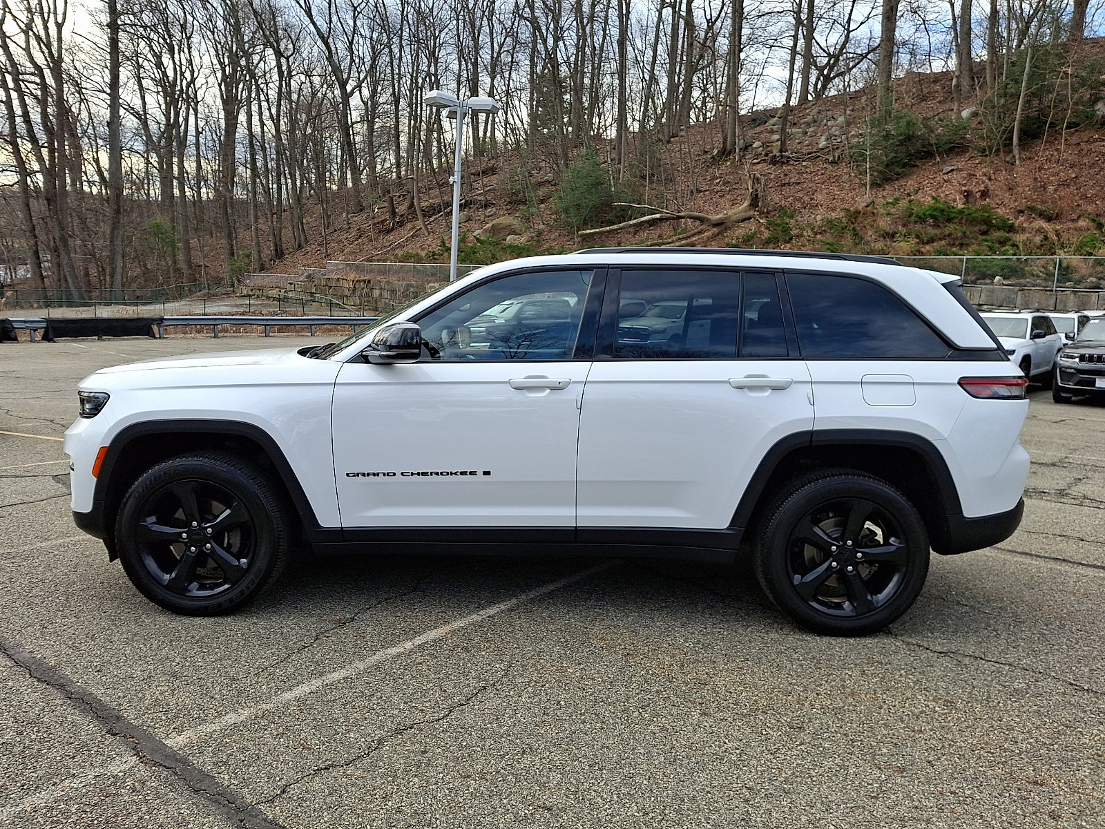 Certified 2023 Jeep Grand Cherokee Altitude AWD/4WD image 4