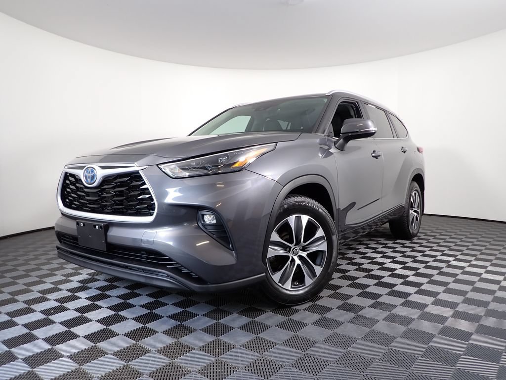 Used 2023 Toyota Highlander XLE AWD/4WD image 2