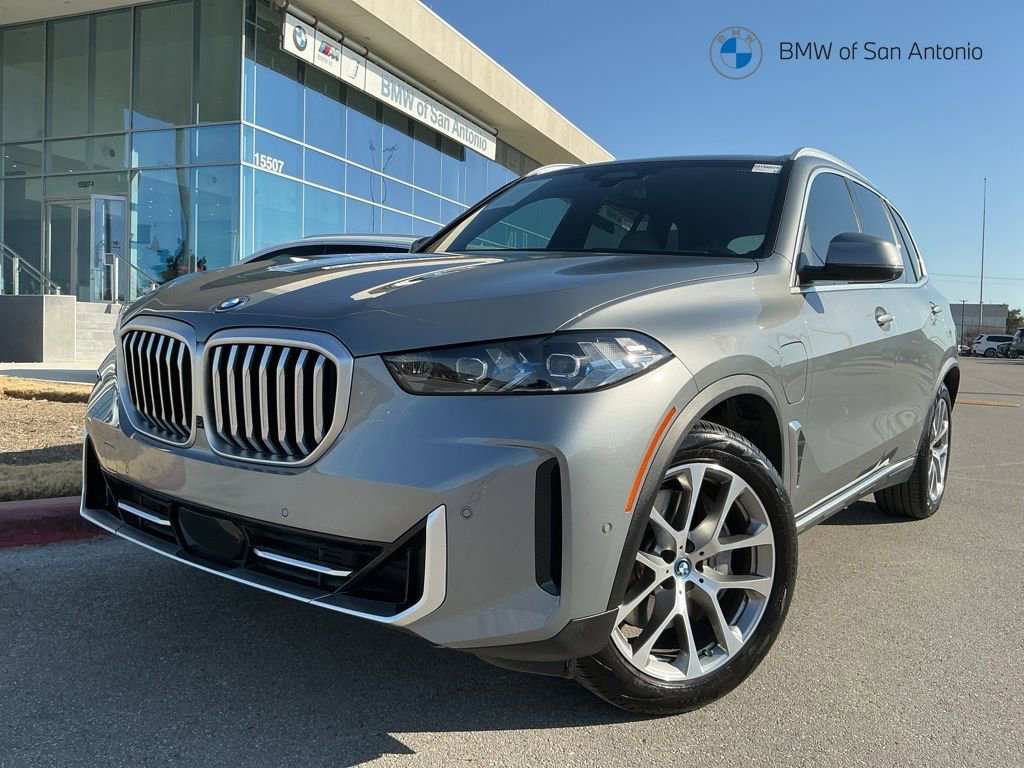 Certified 2025 BMW X5 xDrive50e AWD/4WD image 1