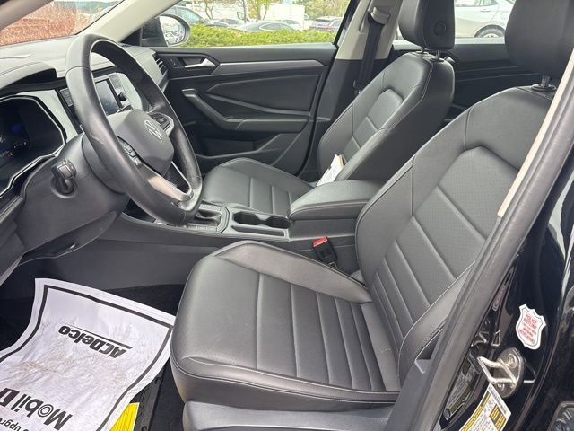 Certified 2024 Volkswagen Jetta SE FWD image 11