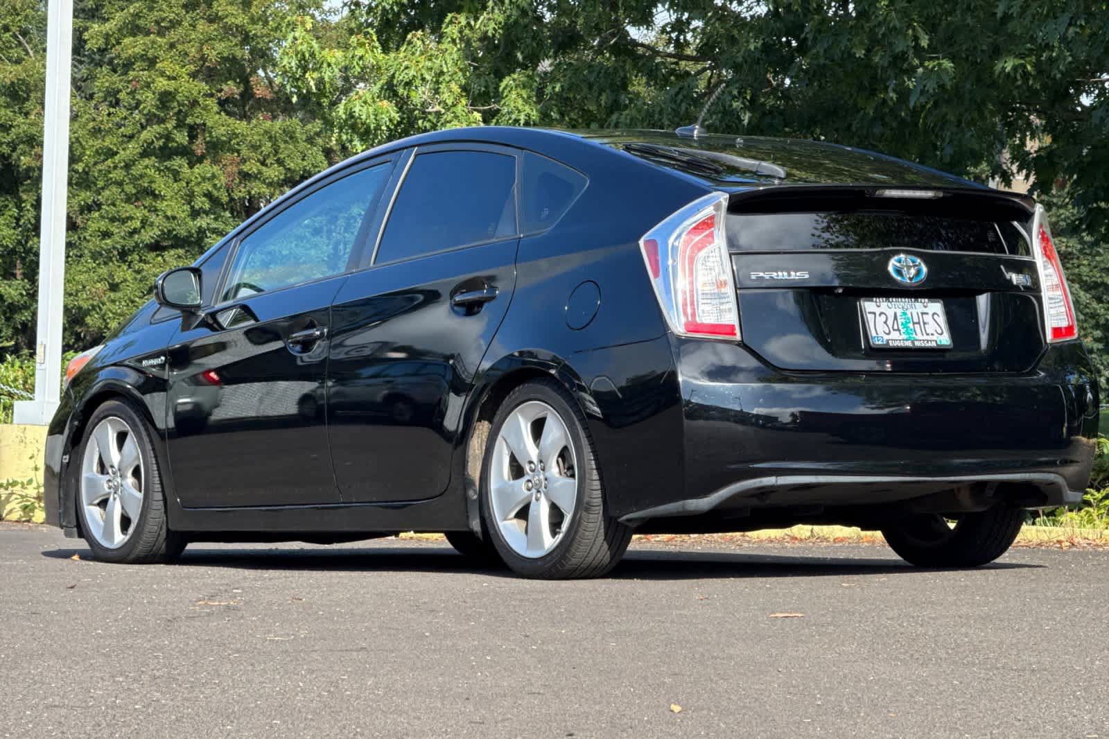 Used 2015 Toyota Prius Five FWD image 6