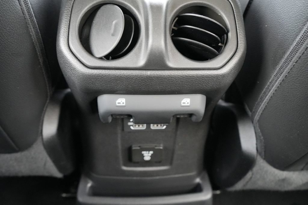 Used 2023 Jeep Wrangler Unlimited Sahara image 18