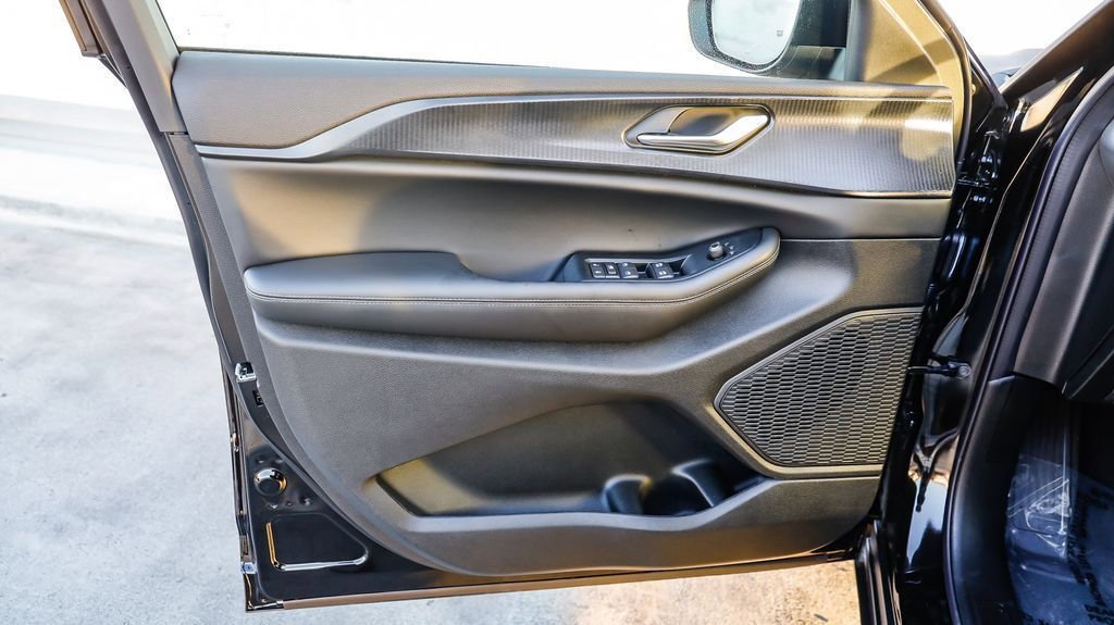 New 2025 Jeep Grand Cherokee Laredo X w/ Luxury Tech Group I image 22