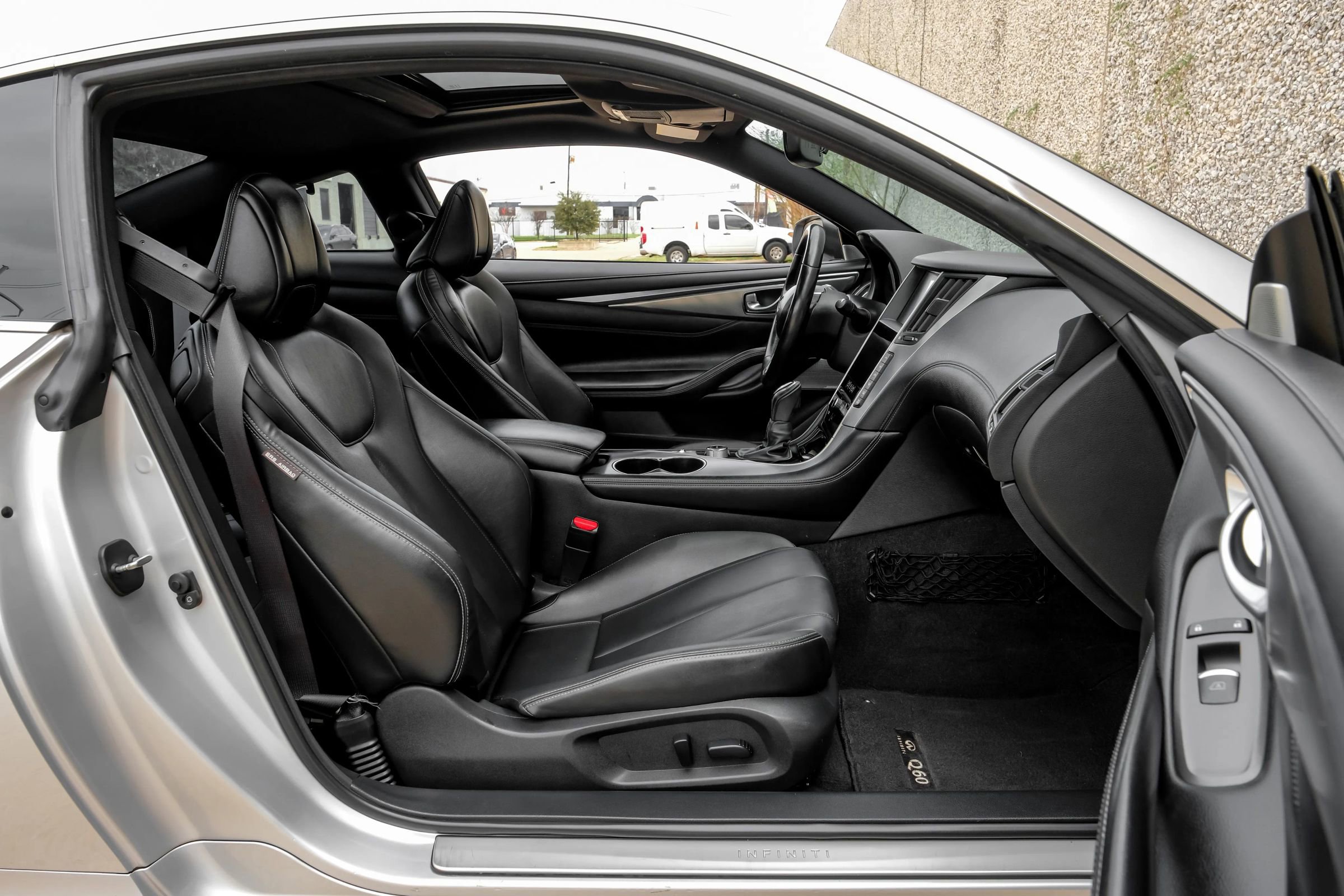 Used 2017 INFINITI Q60 3.0t w/ Cargo Package image 32